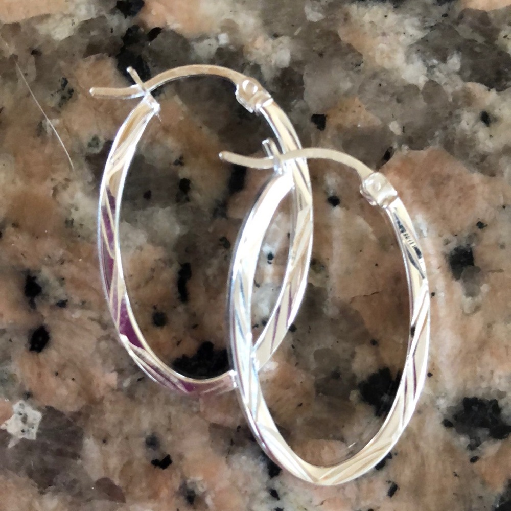 NEW Sterling Silver Oval Hoop Earrings.
